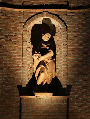 statue lighting